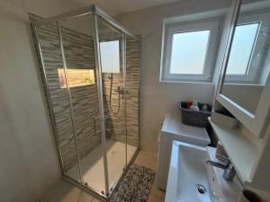 Ένα μπάνιο στο Apartments Mici +24 φωτογραφίες