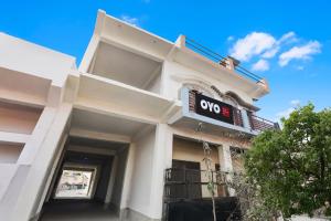 Un certificado, premio, letrero u otro documento en SPOT ON Hotel chitransh inn 32 fotos más