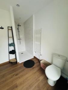 Koupelna v ubytování L'R du Phare maison à 150 mètres de la plage