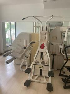 a hospital room with a chair and a machine at Monica Canales in Santiago