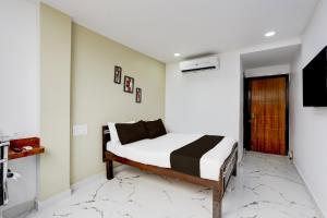 Ένα ή περισσότερα κρεβάτια σε δωμάτιο στο Hotel O PRAMOD GUEST INN +22 φωτογραφίες