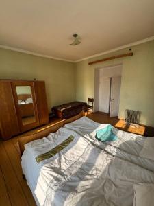 Ένα ή περισσότερα κρεβάτια σε δωμάτιο στο -L0RIA-Guest House