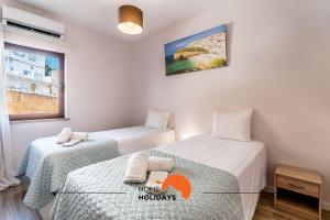 Ένα ή περισσότερα κρεβάτια σε δωμάτιο στο #164 Saradel 42 by Home Holidays +49 φωτογραφίες