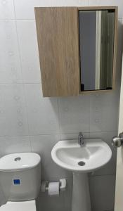 Koupelna v ubytování Hotel Orduz Centro Histórico de Cali + 253 fotografií