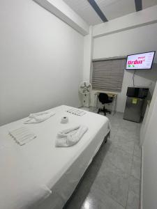 Postel nebo postele na pokoji v ubytování Hotel Orduz Centro Histórico de Cali