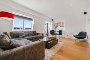 a living room with a couch and a table at Stylish Kensington Apartments in London