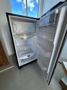 an empty refrigerator with its door open in a kitchen at Fantastico Apto 2 Hab con Parqueo in Montería