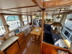 Kuchyň nebo kuchyňský kout v ubytování Bateau Gré - Sur le quai