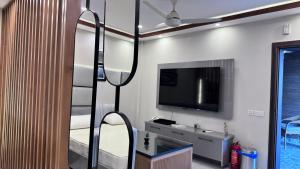 Μια τηλεόραση ή/και κέντρο ψυχαγωγίας στο Serenity Residence Mirpur