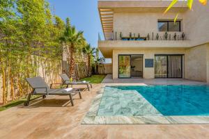 an image of a house with a swimming pool at Villa LUMA - Akenza Residence in El Rhechat