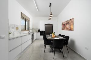 Η κουζίνα ή μικρή κουζίνα στο Dreamy Rent- Aqua Vista eilat