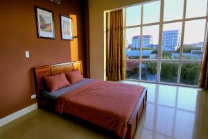 Postel nebo postele na pokoji v ubytování Hòa An Hotel- motorbike rental