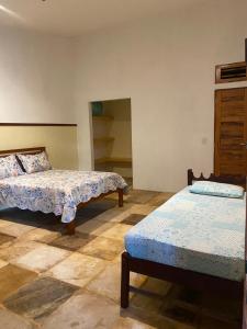 a bedroom with two beds and a closet at Casa dunas in Guajiru