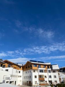 Το κτήριο όπου στεγάζεται  το διαμέρισμα