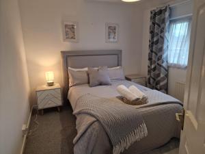 Postel nebo postele na pokoji v ubytování Cavan Crescent