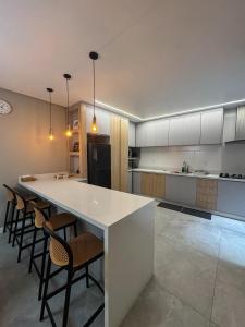 Η κουζίνα ή μικρή κουζίνα στο Triplex 3850