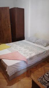 Ένα ή περισσότερα κρεβάτια σε δωμάτιο στο 27 юли 3 бюджет