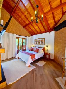 Postel nebo postele na pokoji v ubytování Chalés Kairós