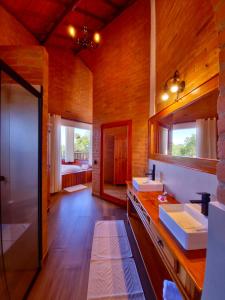 Koupelna v ubytování Chalés Kairós + 44 fotografií