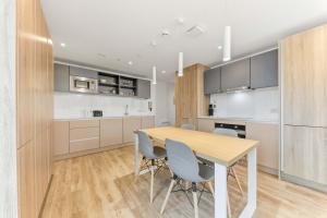 Η κουζίνα ή μικρή κουζίνα στο Student Only Ensuite Rooms In Central Leeds