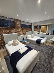 Кровать или кровати в номере High End Luxury Townhouse in JQ, 4 Bedrooms, Flat screen TV in all rooms, Free Parking, Near Birmingham City Centre DEPOSIT REQUIRED