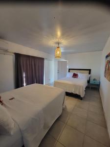 Postel nebo postele na pokoji v ubytování Las sevillanas beach hotel y restaurante