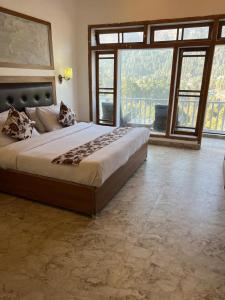 Ένα ή περισσότερα κρεβάτια σε δωμάτιο στο The Naini Inn By ASPien Hotels