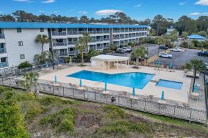 La pileta dentro o cerca de Fin's Watch