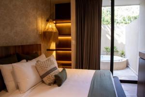 Кровать или кровати в номере Peregrina Tulum 102A 2BR Luxury Condo +43 фотографии