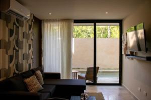 Телевизор и/или развлекательный центр в Peregrina Tulum 102A 2BR Luxury Condo