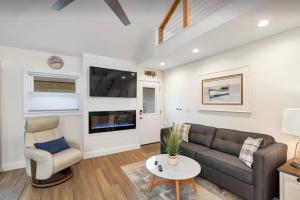 Χώρος καθιστικού στο Beach Days, Poolside & Concert Nights