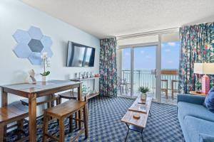 Posezení v ubytování Camelot by the Sea Oceanfront Resort 1504 with Balcony