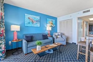 Posezení v ubytování Camelot by the Sea Oceanfront Resort 1504 with Balcony