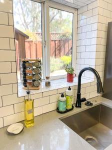 Η κουζίνα ή μικρή κουζίνα στο Hip and chic one bedroom apartment