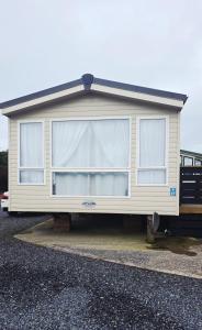 a mobile home is parked in a parking lot at 17 Ruby Atlas Monreith in Monreith