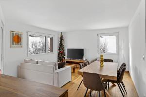 Μια τηλεόραση ή/και κέντρο ψυχαγωγίας στο Emotional House in St Moritz Cresta BoB