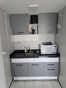 Una cocina o cocineta en Flat Biarritz - Praia Litorânea