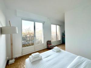 Ένα ή περισσότερα κρεβάτια σε δωμάτιο στο Le Feudon - Grand 2 pièces avec balcon et parking privé