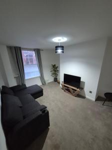 Μια τηλεόραση ή/και κέντρο ψυχαγωγίας στο Cosy 2 Bedroom Macclesfield House