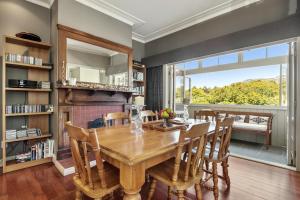 Η βιβλιοθήκη της βίλας