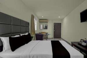 Ένα ή περισσότερα κρεβάτια σε δωμάτιο στο Hotel O Swagath Inn +21 φωτογραφίες