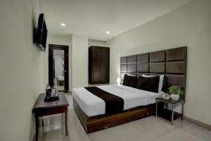 Ένα ή περισσότερα κρεβάτια σε δωμάτιο στο Hotel O Swagath Inn