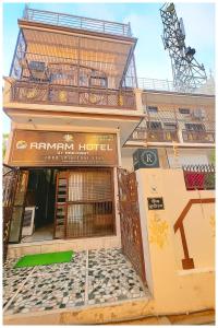 El edificio en el que está el hotel