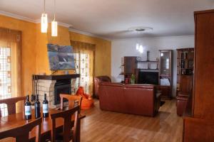 TV a/nebo společenská místnost v ubytování D'Ouro Meu House
