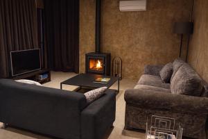 Χώρος καθιστικού στο Masia Cal Sisplau, con piscina y rodeada de viñedos a 10 minutos de Vilafranca del Penedés, Barcelona ,Cataluña