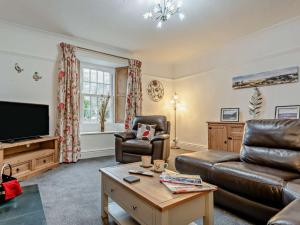 Televiisor ja/või meelelahutuskeskus majutusasutuses 2 Bed in Borrowdale 86397