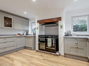 Köök või kööginurk majutusasutuses 2 Bed in Borrowdale 86397 +10 fotot