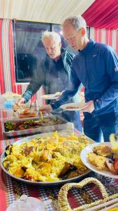 Φαγητό σε αυτό το διαμέρισμα ή κάπου εκεί κοντά