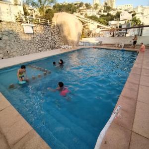 Πισίνα στο ή κοντά στο Departamento en Condominio Rocasol