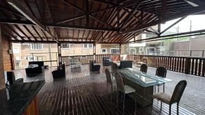 a room with a table and chairs on a balcony at Pousada Canto da Montanha in Guarujá